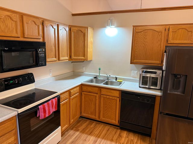 3975 Cobblestone Cove, New Haven, IN 46774