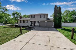 72 Regency Drive, Grand Island, NY 14072