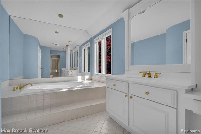 5554 Pine Brooke Court, Bloomfield Hills, MI 48304