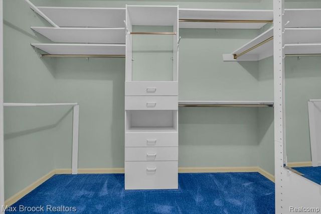 5554 Pine Brooke Court, Bloomfield Hills, MI 48304