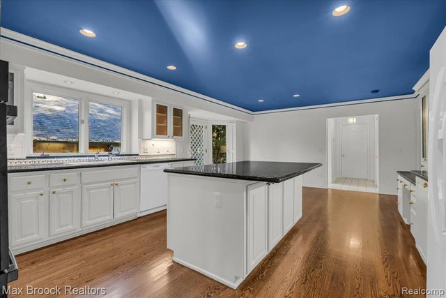 5554 Pine Brooke Court, Bloomfield Hills, MI 48304