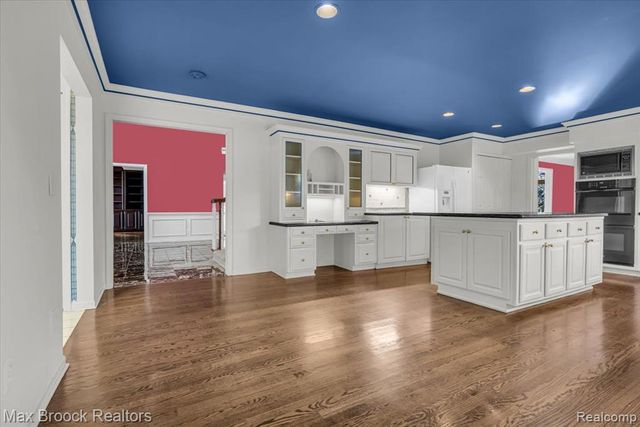 5554 Pine Brooke Court, Bloomfield Hills, MI 48304