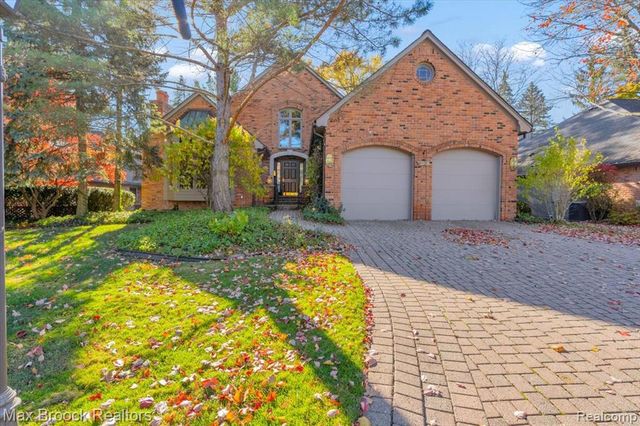 5554 Pine Brooke Court, Bloomfield Hills, MI 48304