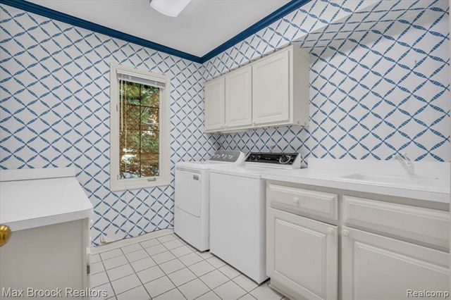 5554 Pine Brooke Court, Bloomfield Hills, MI 48304