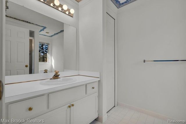 5554 Pine Brooke Court, Bloomfield Hills, MI 48304