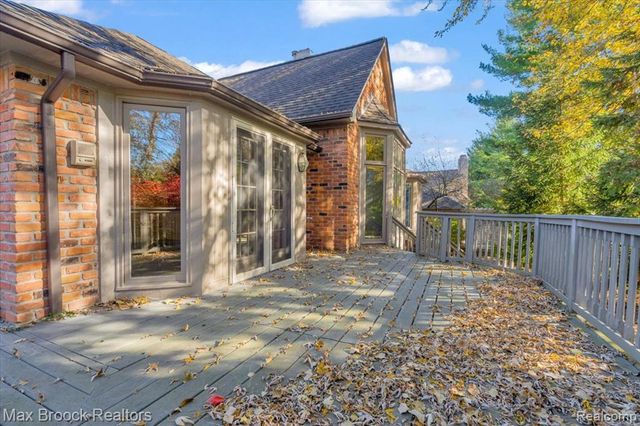 5554 Pine Brooke Court, Bloomfield Hills, MI 48304