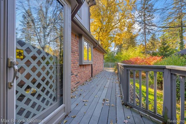 5554 Pine Brooke Court, Bloomfield Hills, MI 48304