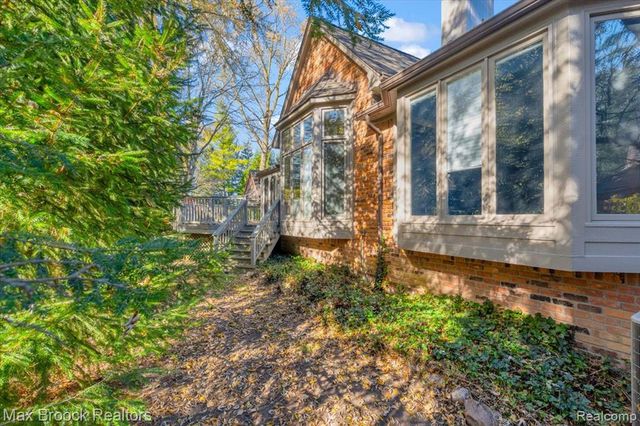 5554 Pine Brooke Court, Bloomfield Hills, MI 48304