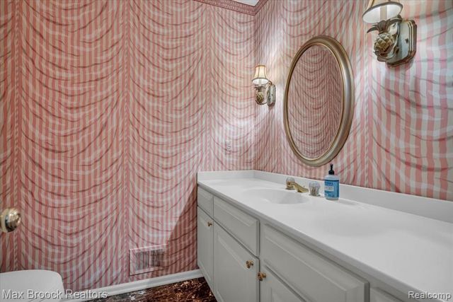 5554 Pine Brooke Court, Bloomfield Hills, MI 48304