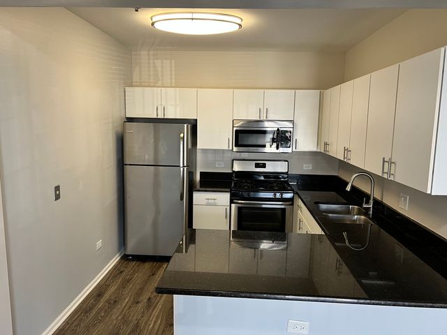 625 Deerfield Road 302, Deerfield, IL 60015