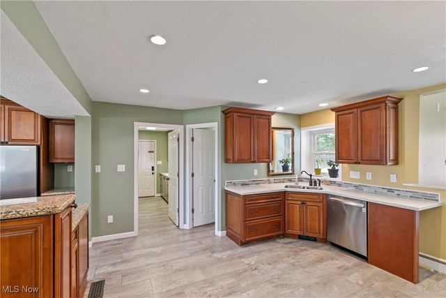 490 Vandalia Drive, Tallmadge, OH 44278