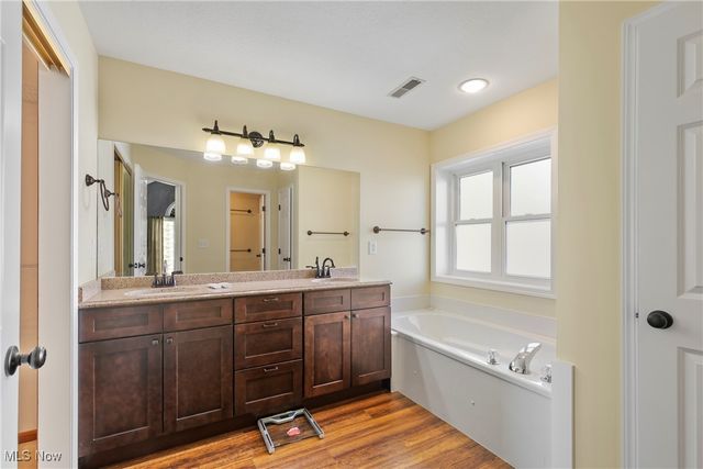 490 Vandalia Drive, Tallmadge, OH 44278