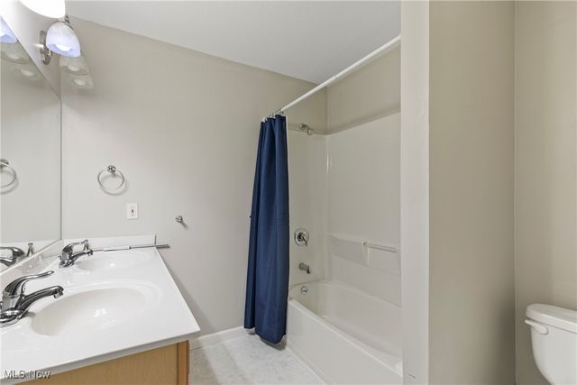 490 Vandalia Drive, Tallmadge, OH 44278