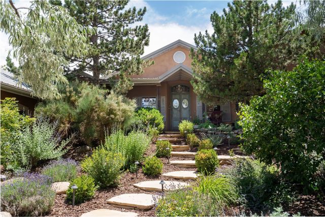 39 Yana Drive, Santa Fe, NM 87506