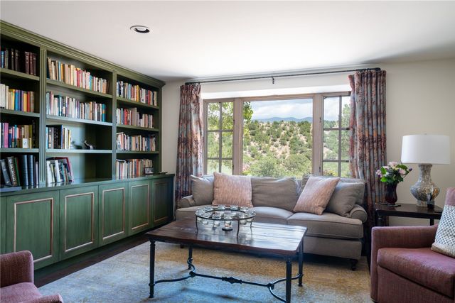 39 Yana Drive, Santa Fe, NM 87506