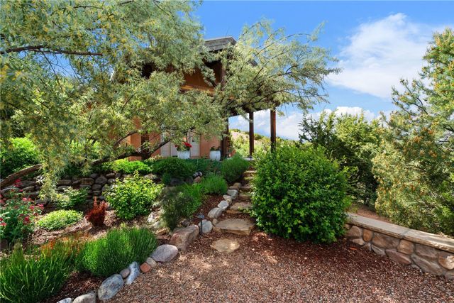 39 Yana Drive, Santa Fe, NM 87506