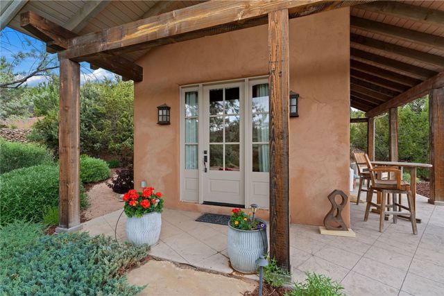 39 Yana Drive, Santa Fe, NM 87506