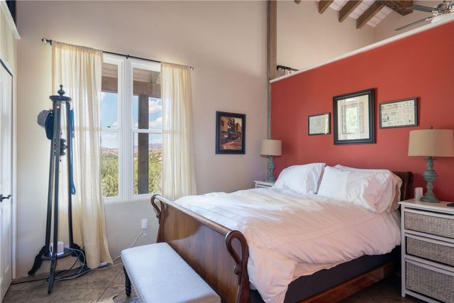 39 Yana Drive, Santa Fe, NM 87506