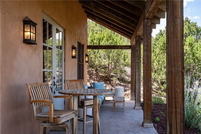 39 Yana Drive, Santa Fe, NM 87506