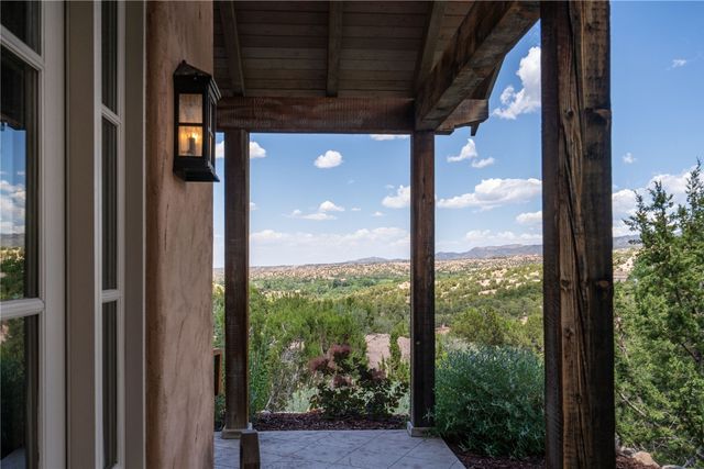 39 Yana Drive, Santa Fe, NM 87506