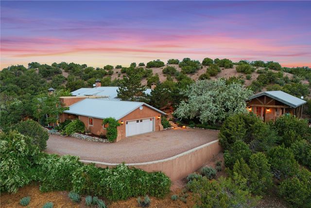 39 Yana Drive, Santa Fe, NM 87506