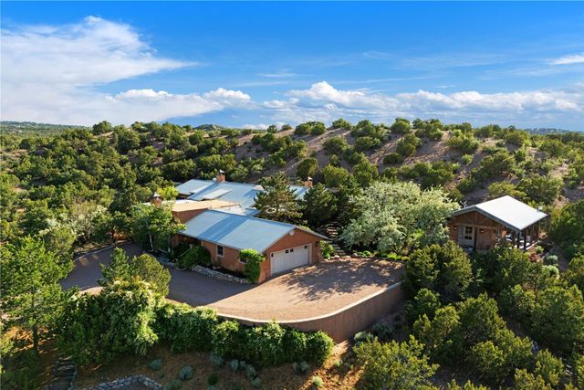 39 Yana Drive, Santa Fe, NM 87506