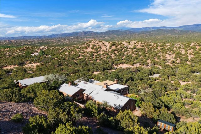 39 Yana Drive, Santa Fe, NM 87506