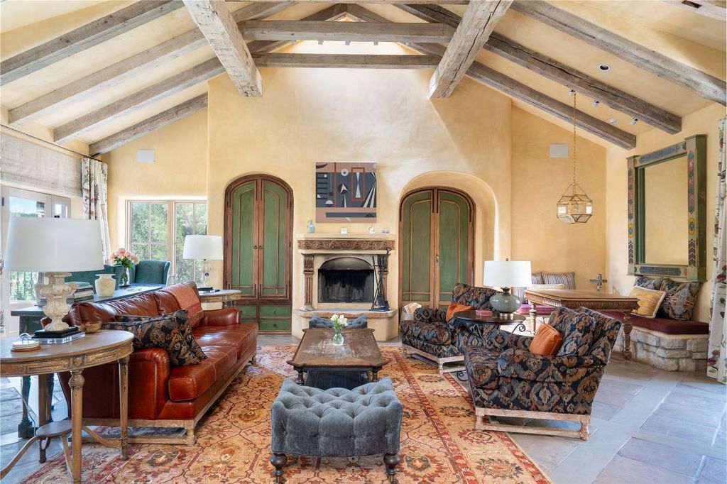 39 Yana Drive, Santa Fe, NM 87506