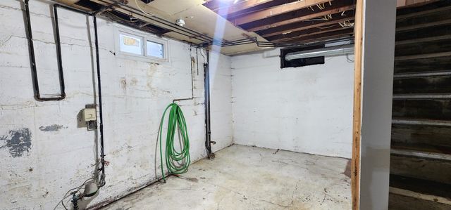 922 University Ave, Minot, ND 58703