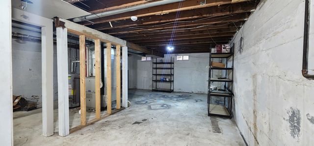 922 University Ave, Minot, ND 58703