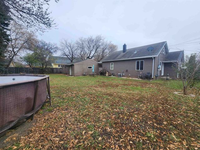 922 University Ave, Minot, ND 58703