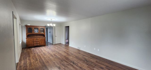 922 University Ave, Minot, ND 58703