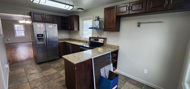 922 University Ave, Minot, ND 58703