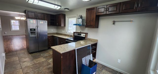 922 University Ave, Minot, ND 58703