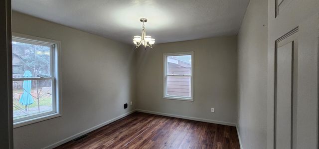 922 University Ave, Minot, ND 58703
