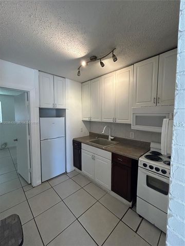 1045 N Andrews Avenue 3, Fort Lauderdale, FL 33311