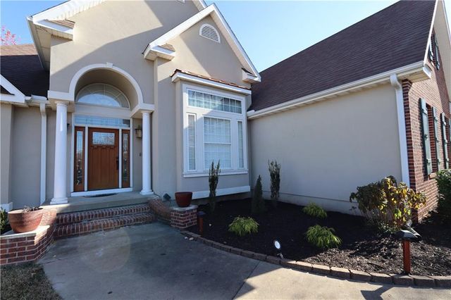 1611 N Marzelle Drive, Joplin, MO 64801