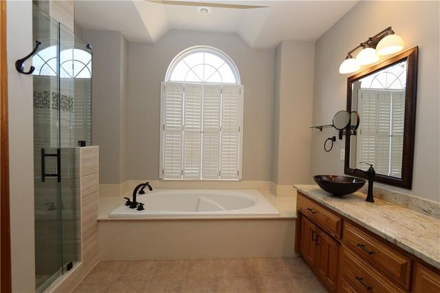 1611 N Marzelle Drive, Joplin, MO 64801