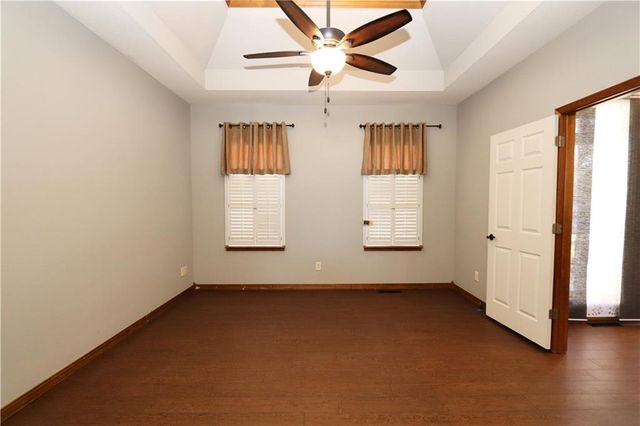 1611 N Marzelle Drive, Joplin, MO 64801