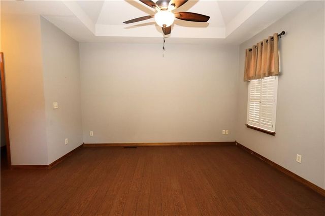 1611 N Marzelle Drive, Joplin, MO 64801