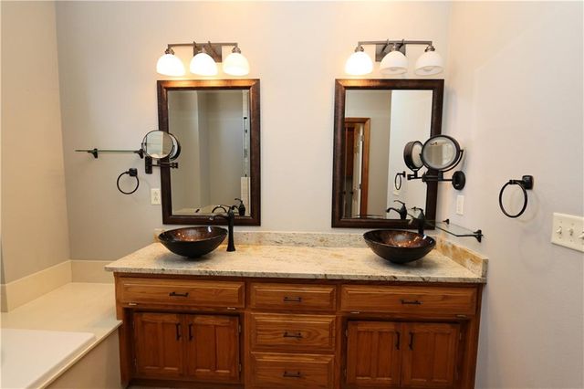 1611 N Marzelle Drive, Joplin, MO 64801