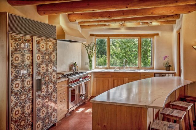 1564 Cerro Gordo Road, Santa Fe, NM 87501