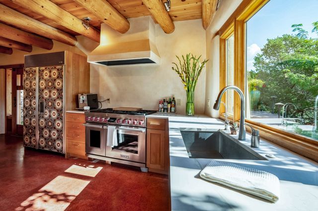 1564 Cerro Gordo Road, Santa Fe, NM 87501