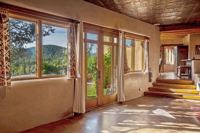 1564 Cerro Gordo Road, Santa Fe, NM 87501