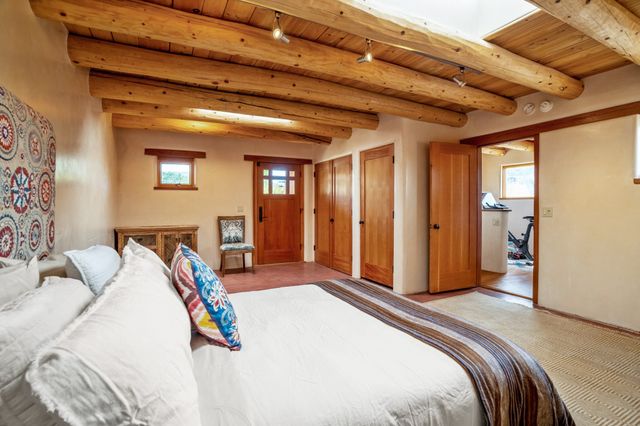 1564 Cerro Gordo Road, Santa Fe, NM 87501