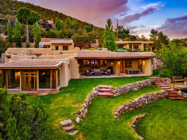 1564 Cerro Gordo Road, Santa Fe, NM 87501