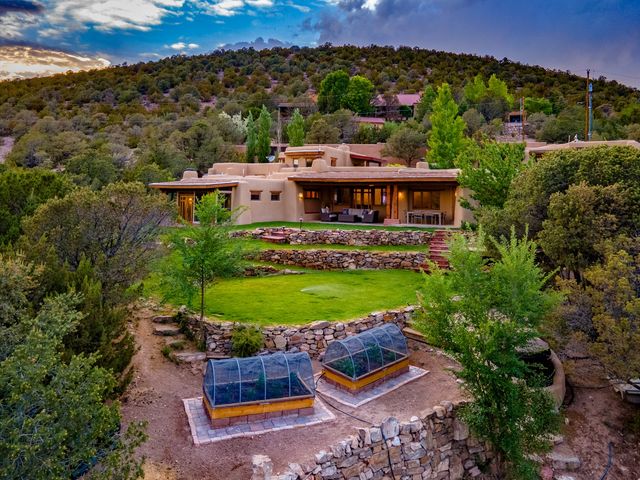 1564 Cerro Gordo Road, Santa Fe, NM 87501