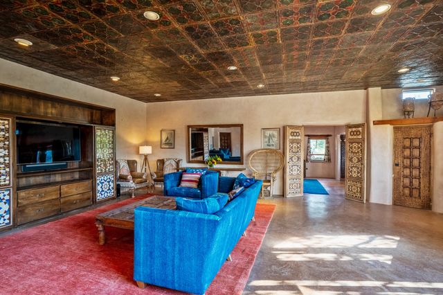 1564 Cerro Gordo Road, Santa Fe, NM 87501