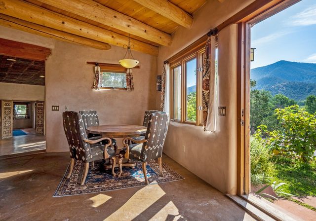 1564 Cerro Gordo Road, Santa Fe, NM 87501