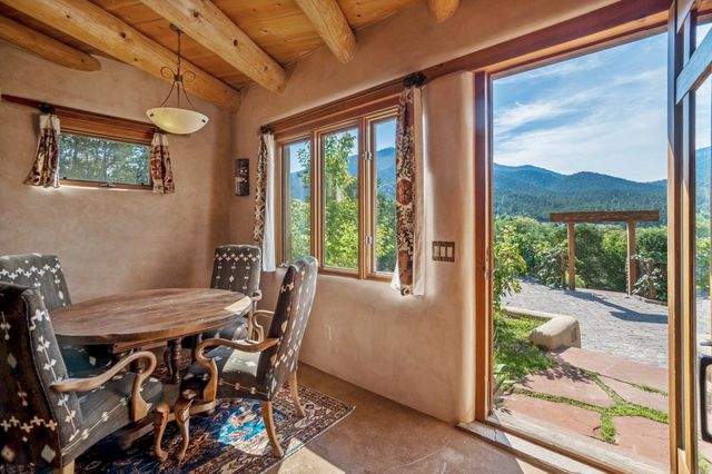 1564 Cerro Gordo Road, Santa Fe, NM 87501